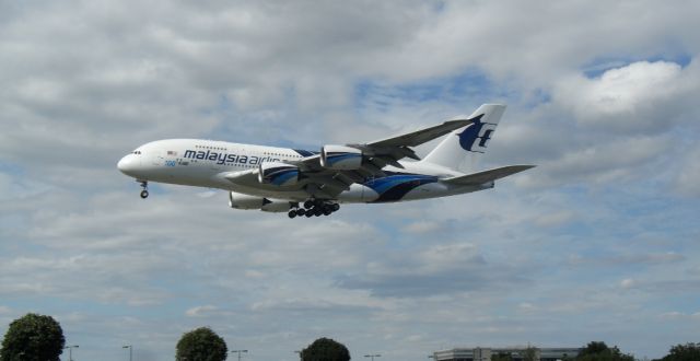 Airbus A380-800 (9M-MNF)