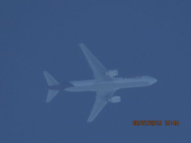 BOEING 767-300 (N115FE)