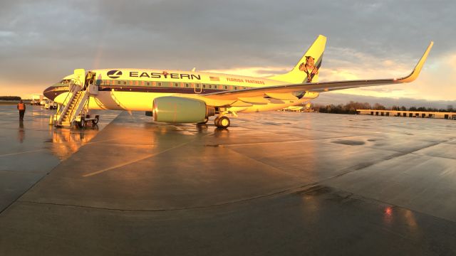 Boeing 737-700 (N278EA) - Wide angle shot of one of the best looking planes in the best light possible!