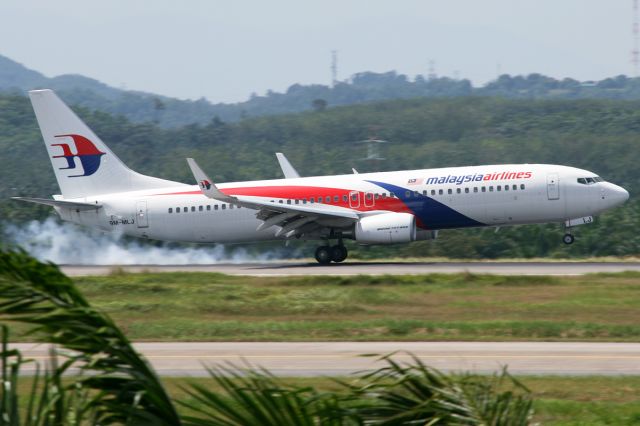 Boeing 737-800 (9M-MLJ)