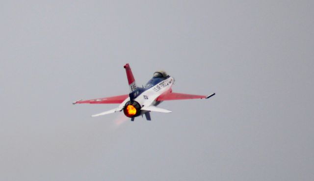 Lockheed F-16 Fighting Falcon —