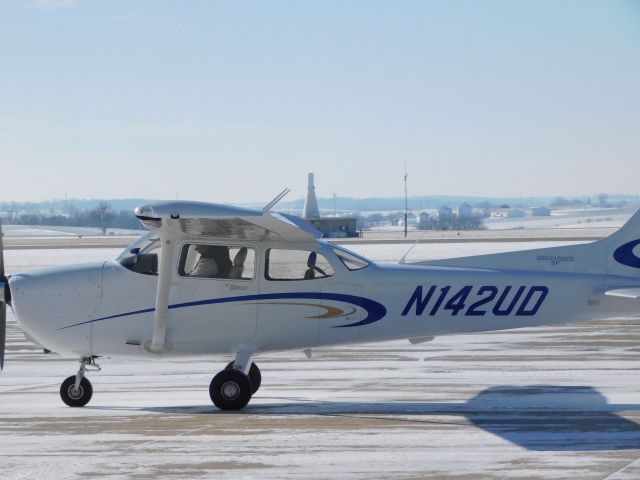 Cessna Skyhawk (N142UD) - A clear day in January meant a busy day of flying for University of Dubuque Aviation students.  In this case a near empty ramp was a good thing!!!  N142UD returns to the ramp after a flight.