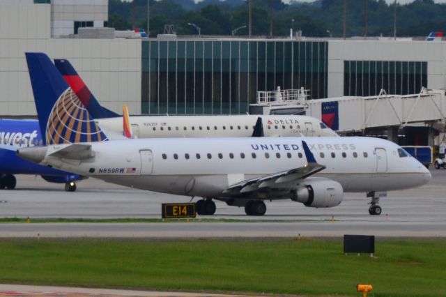 Embraer 170/175 (N859RW) - at KCLT - 8/12/18