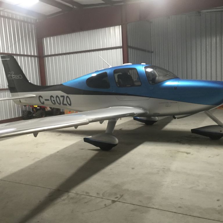 Cirrus SR-22 (C-GOZO)