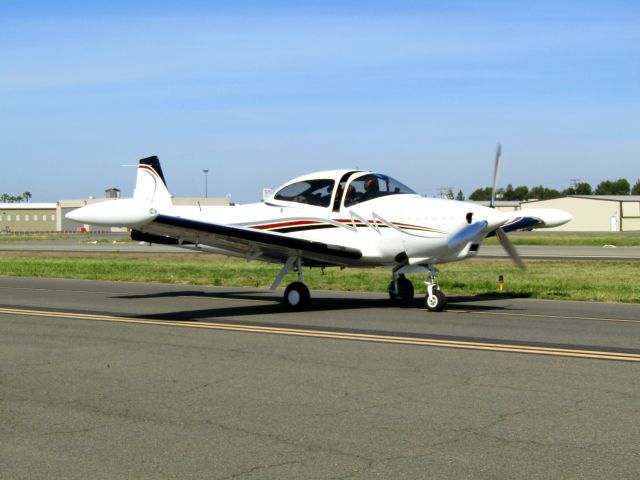 North American Navion (N4110K) - Taxiing to RWY 24