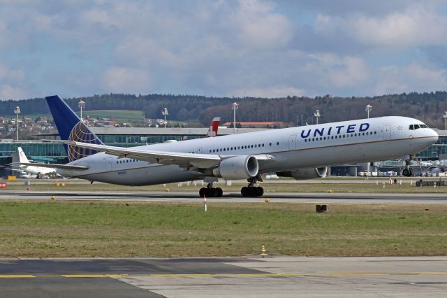 BOEING 767-400 (N68061)