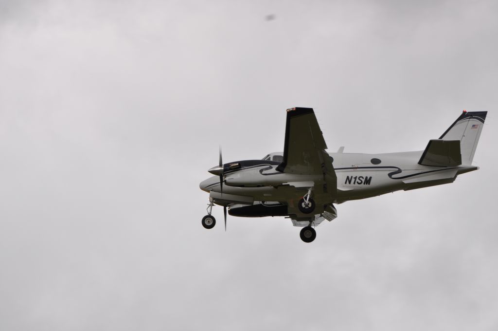 Beechcraft King Air 90 (N1SM)