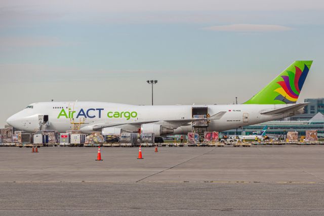 Boeing 747-400 (TC-ACG) - The heavy on the ramp.