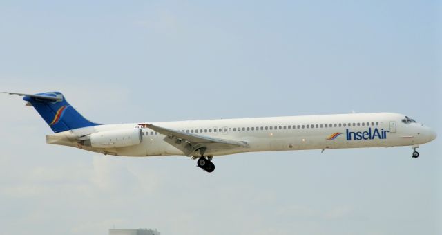 McDonnell Douglas MD-83 (P4-MDC)