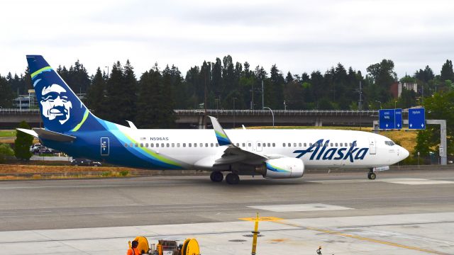 Boeing 737-800 (N596AS) - Alaska Airlines Boeing 737-890(WL) N596AS in Seattle 