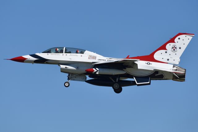 Lockheed F-16 Fighting Falcon — - Thunderbird 8 arriving for the Alliance Air Show.