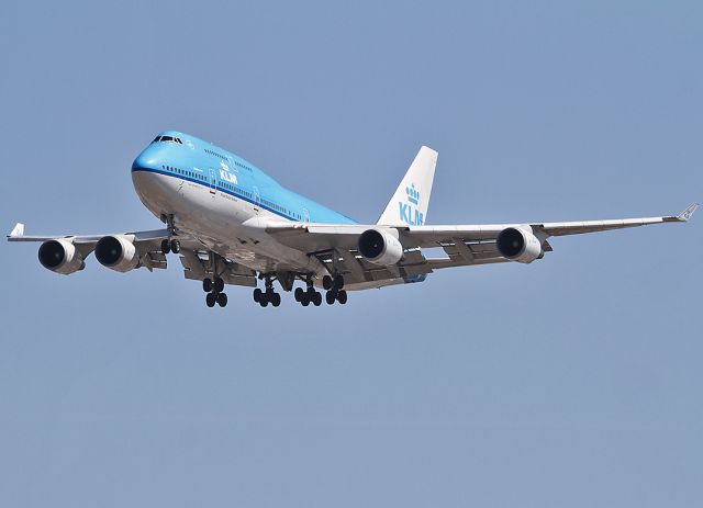 Boeing 747-400 (PH-BFE) - Landing at the LAX.