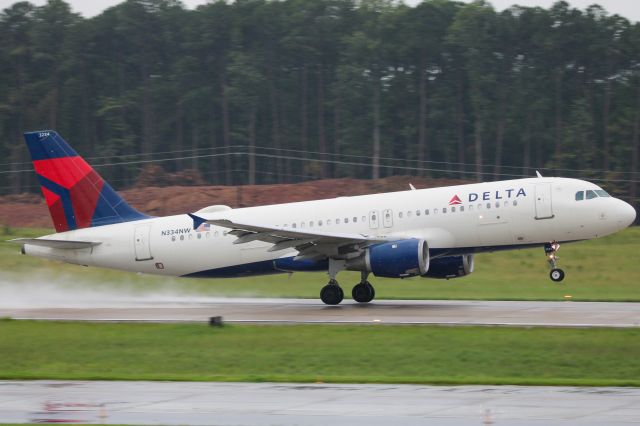 Airbus A320 (N334NB)