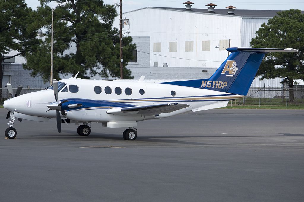 Beechcraft Super King Air 200 (N511DP) - Sporting a change in paint, from green to blue! August 2013. 