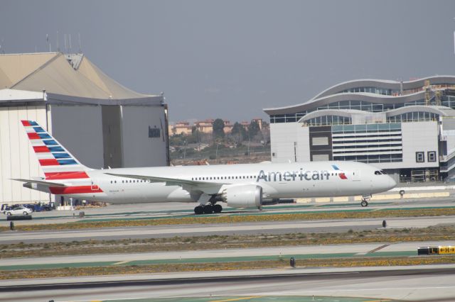 Boeing 787-9 Dreamliner (N830AN)