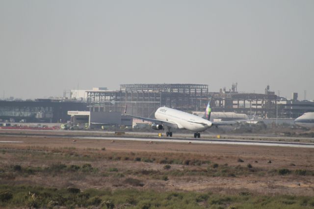 Airbus A321 (XA-VLZ) - FINAL APPROACH 27 MMTJ