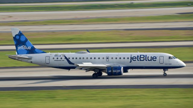 Embraer ERJ-190 (N190JB)