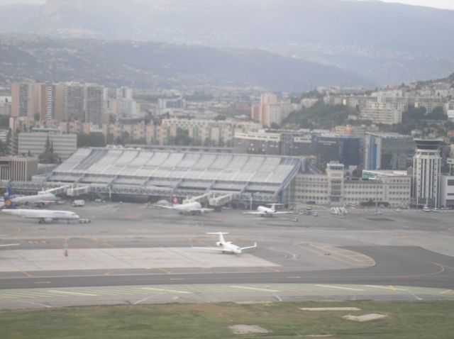 — — - Take Off (rwy4R) Airport Nice