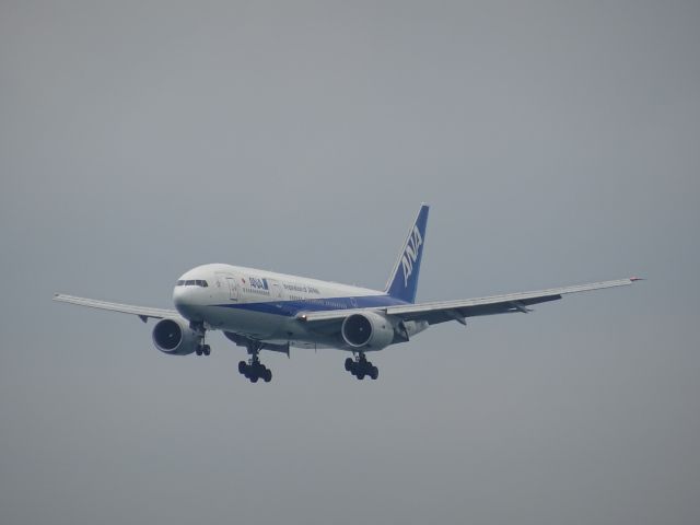 Boeing 777-200 (JA715A)