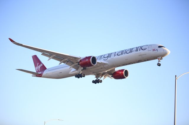 Airbus A350-1000 (G-VRNB)