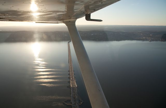 Cessna Skyhawk (N434EP) - Tappan Zee bridge across the Hudson River.