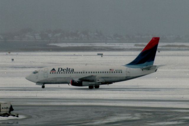 Boeing 737-200 (N310DA) - From February 2005