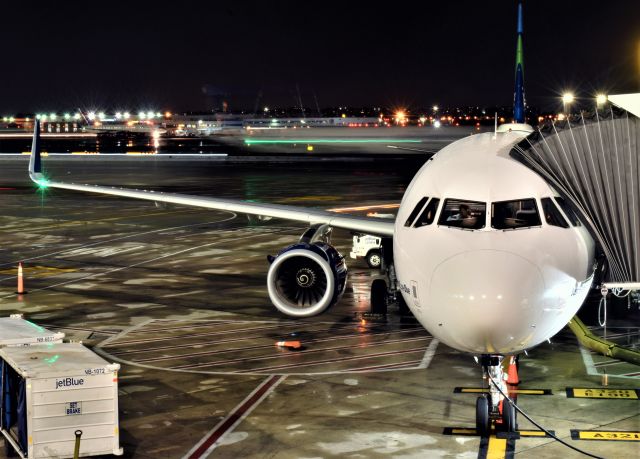 Airbus A321 (N972JT) - "Just Plane Blue" awaiting for departure in JFK