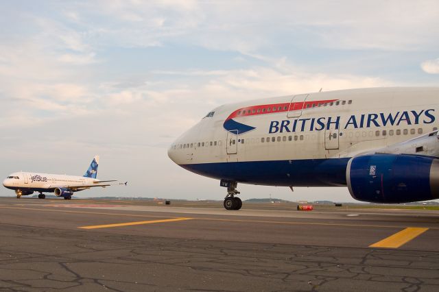 Boeing 747-400 (G-CIVW) - The Queen 