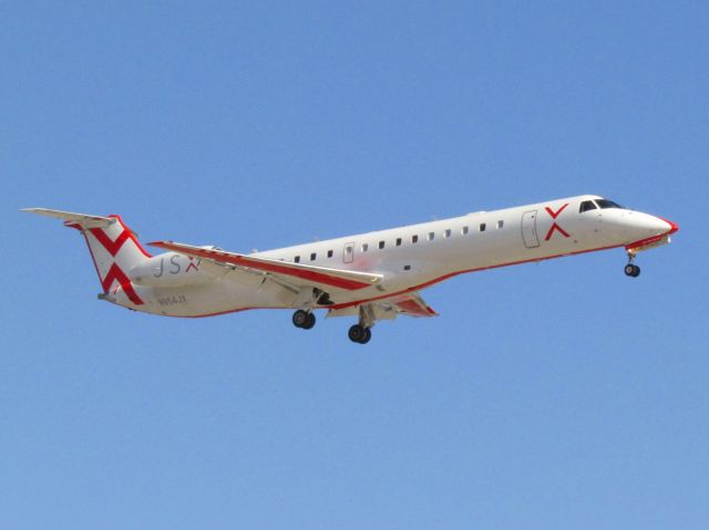 Embraer ERJ-145 (N954JX) - Landing RWY 20R 