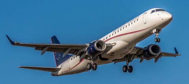 Embraer ERJ-190 (N176HQ)