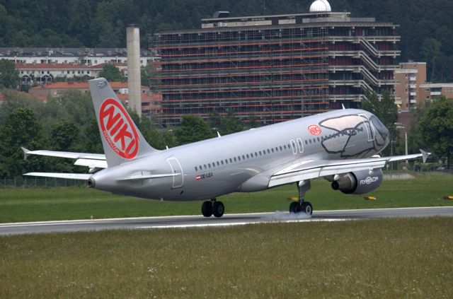 Airbus A320 (OE-LEA)