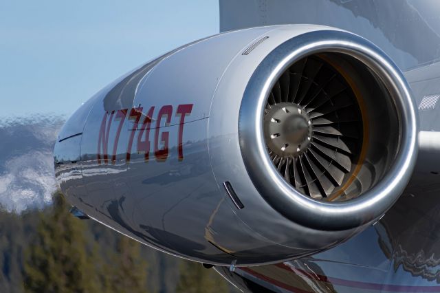 Dassault Falcon 2000 (N774GT)