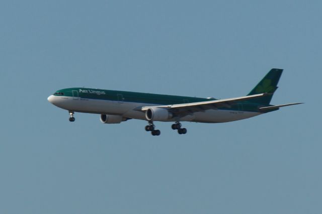 Airbus A330-300 (EI-FNG) - Runway: 28C Operating as EIN12C/EI125 HEAVY "Shamrock" on 05/26/2018.