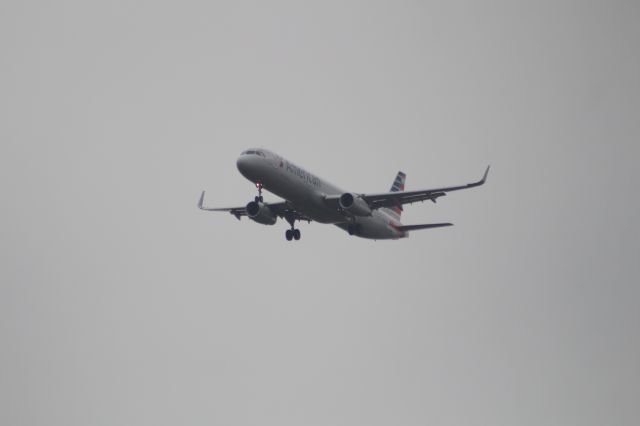 Airbus A321 (N993AN) - APPROACH 27 KSAN