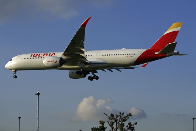 Airbus A350-900 (EC-NGT) - Airbus A350-941, Iberia, EC-NGT, 13.Oct.2022, EGLL London Heathrow, Myrtle Ave