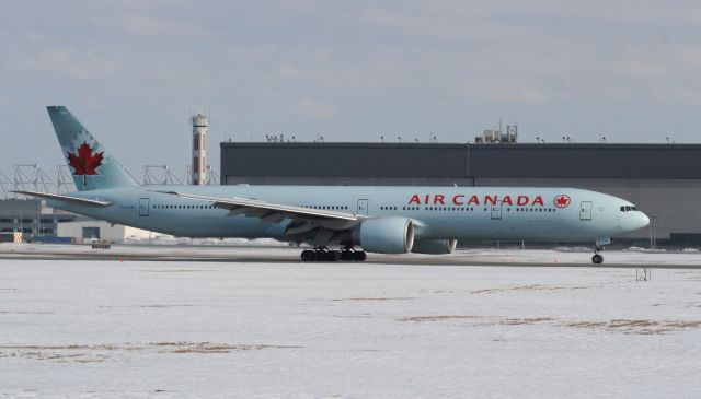 BOEING 777-300ER (C-FIVM)