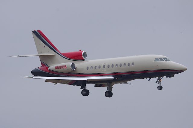 Dassault Falcon 900 (N501DB) - Arriving 25R for the Daytona 500.