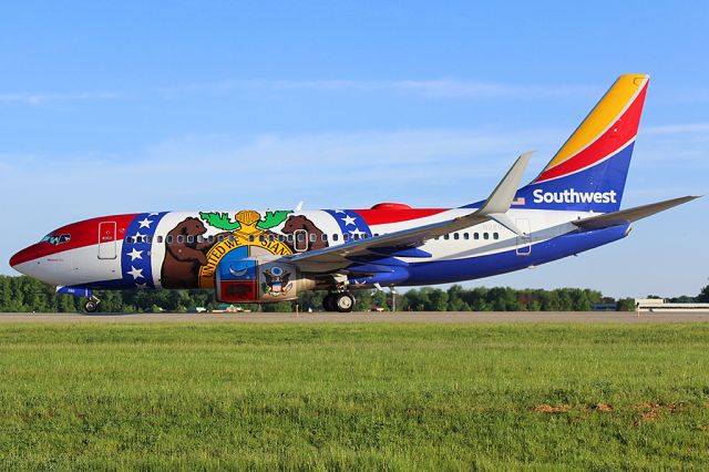 Boeing 737-700 (N280WN) - Missouri One taxis to runway 6R for departure