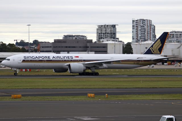 BOEING 777-300ER (9V-SWO) - ON 5 DEC 2017