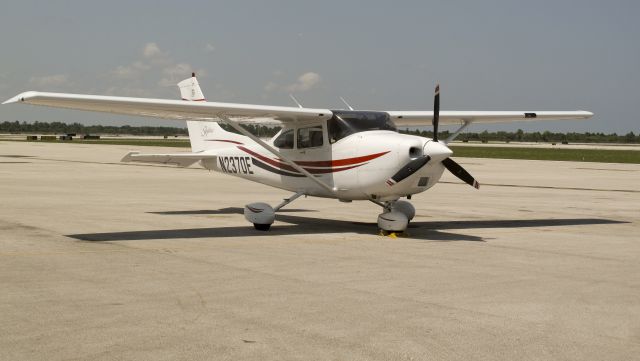 Cessna Skylane (N2370E)