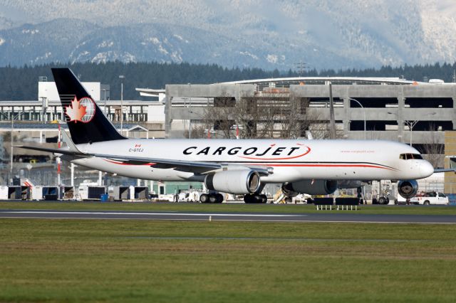 Boeing 757-200 (C-GTCJ)