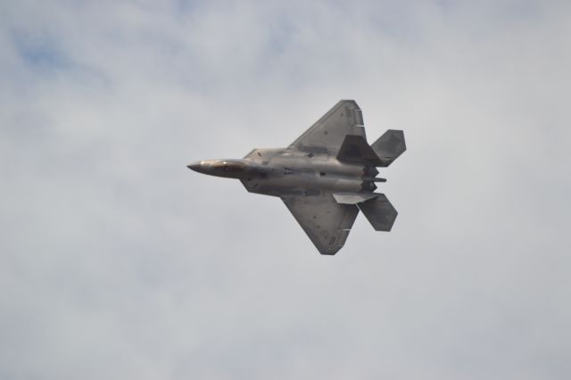 Lockheed F-22 Raptor (N05101) - US Air Force F-22 Raptor 05-101 conducting a fly-by at the Power on the Prairie Airshow - 2012 in Sioux Falls SD