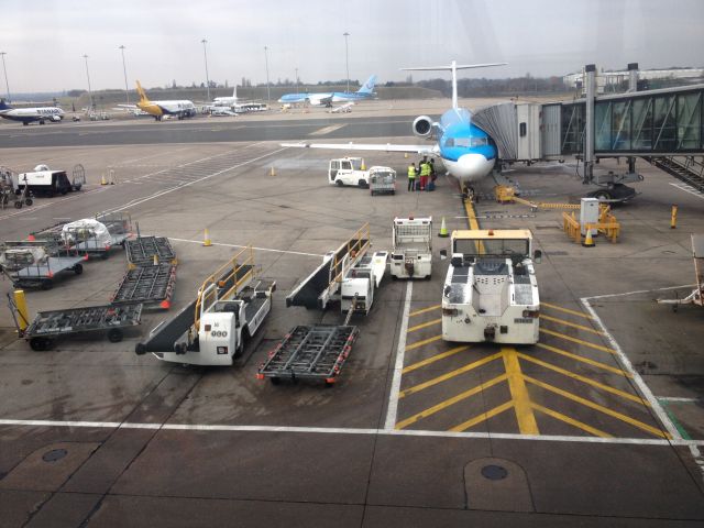 Fokker 70 (PH-KZB)