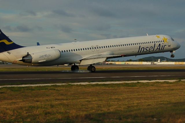 McDonnell Douglas MD-83 (PJ-MDA)