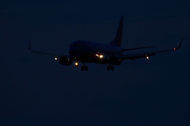 BOEING 737-300 (N633SW)