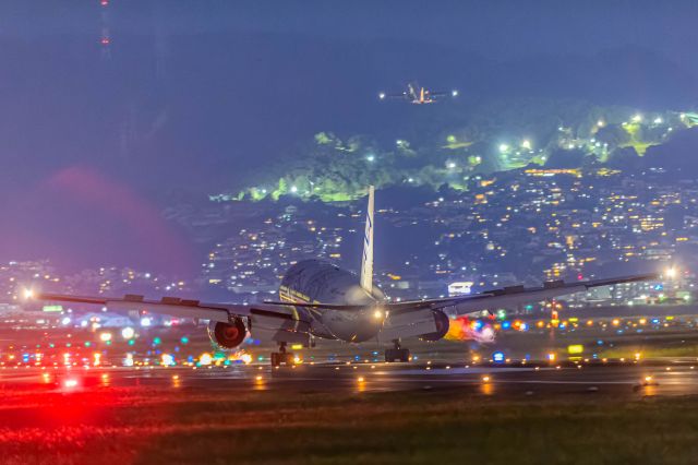 Boeing 777-200 (JA745A)