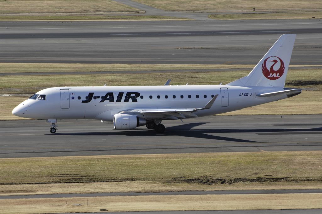 JA221J — - Taxing at Haneda Intl Airport on 2012/12/12 "ERJ170SU"