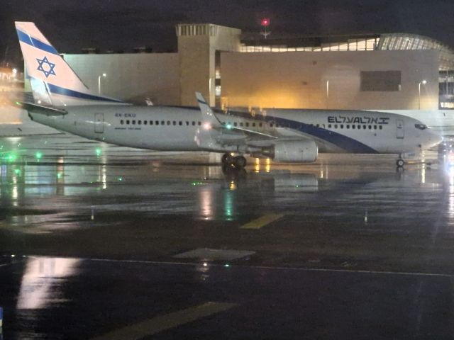 Boeing 737-800 (4X-EKU) - Rainy evening pushback prior to departure, heading to Prague