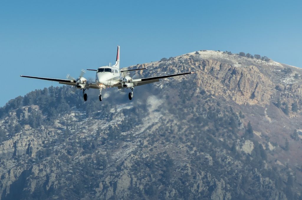 Beechcraft King Air 90 (N330DB) - Beech King Air on approach.