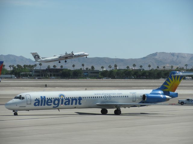 McDonnell Douglas MD-83 (N417NV)